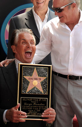 George Hamilton a primit o stea pe Walk of Fame