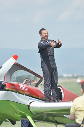 Pilotul de acrobaţie aeriană Zoltan Veres (Imagine: Romanian Spotters Forum)