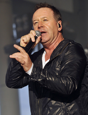 Solistul Jim Kerr