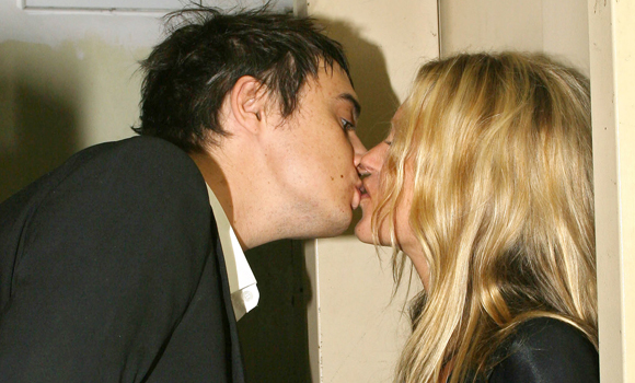 Kate Moss şi Pete Doherty (Imagine: Mediafax Foto/AFP)