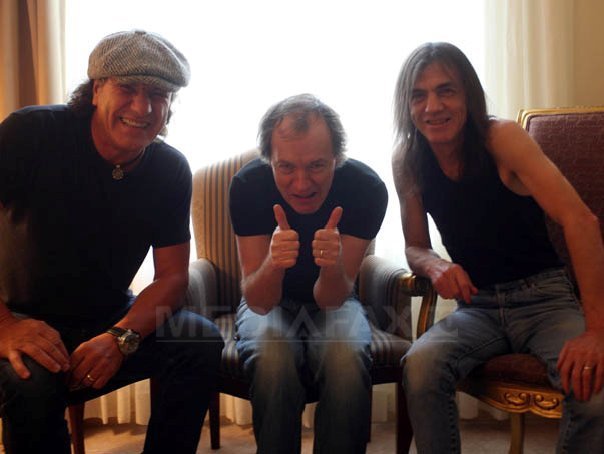 Toboşarul trupei AC/DC, amendat pentru posesie de canabis