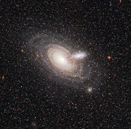Două galaxi în formă de spirală, aliniate