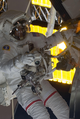 Astronauţilor de pe Discovery, la a treia ieşire pe orbită 