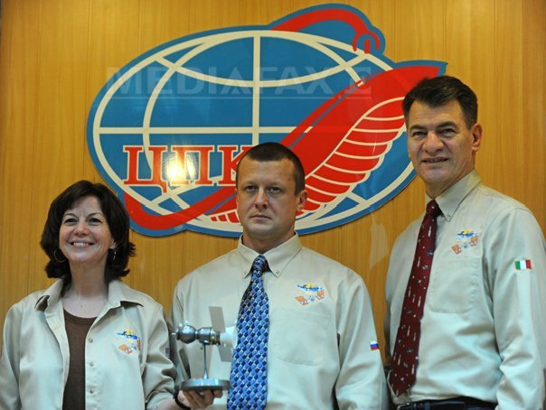 De la stanga: Catherine Coleman, Dmitri Kondratiev şi Paolo Nespoli